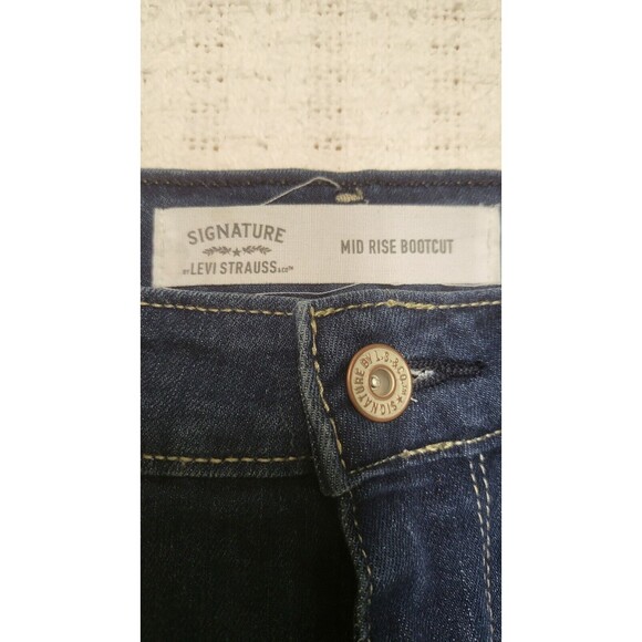 Levis Strauss Signature Jeans Women 10 Short Mid Rise Bootcut Blue Denim - Picture 6 of 9